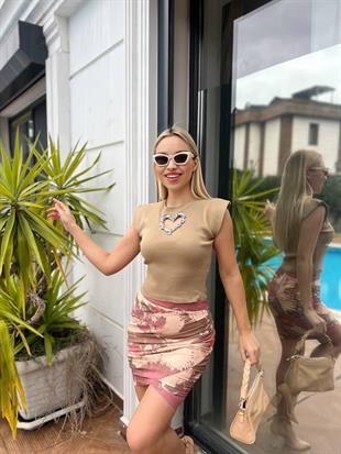 Önü Kalp Aksesuarlı Triko Bluz