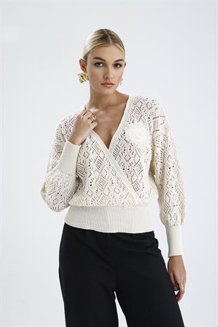 Gül Aksesuarlı Kruvaze Bluz