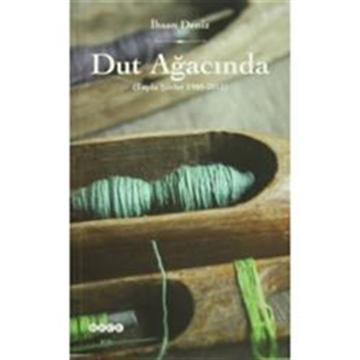 Dut Ağacında (Toplu Şiirler 1980-2015)