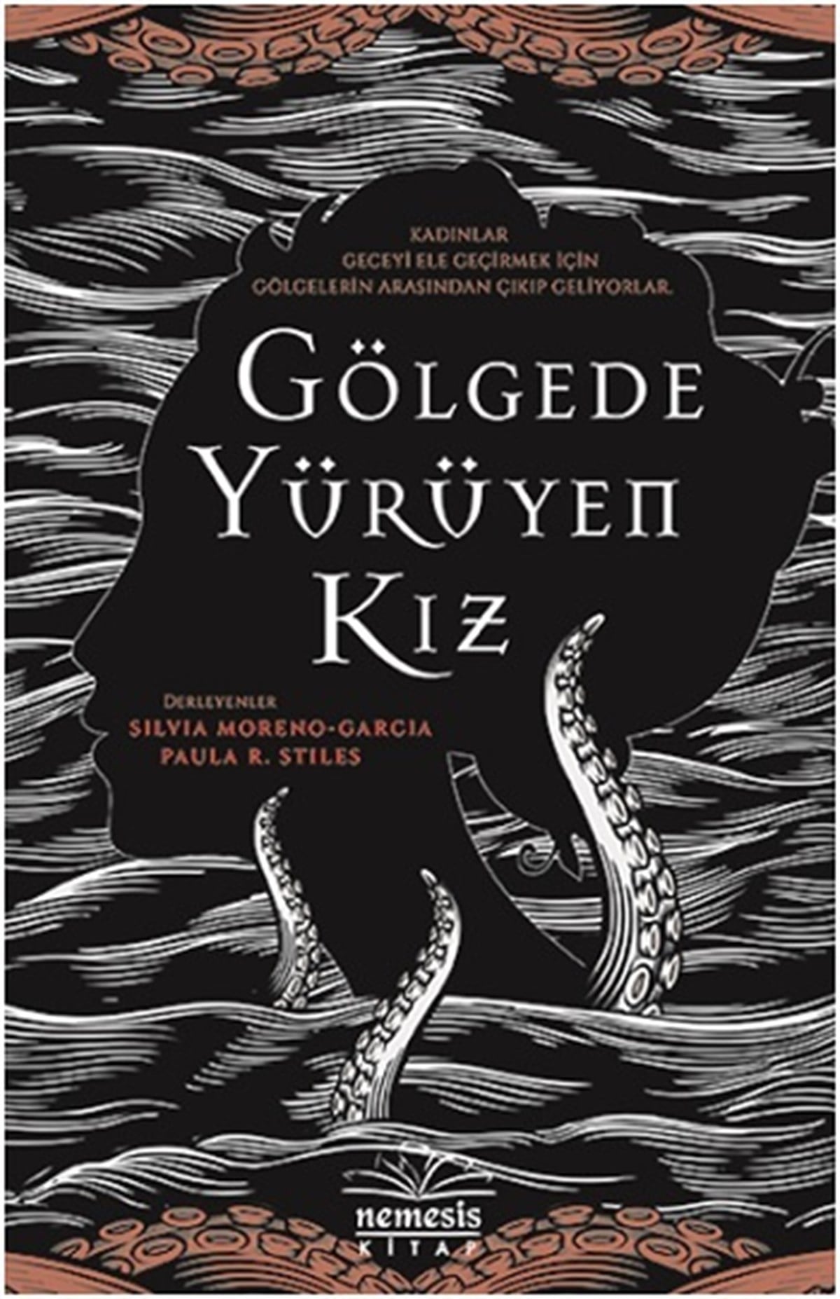 Gölgede Yürüyen Kız