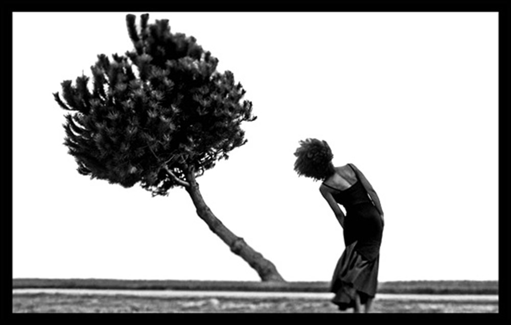 KADIN VE AĞAÇ - POSTER