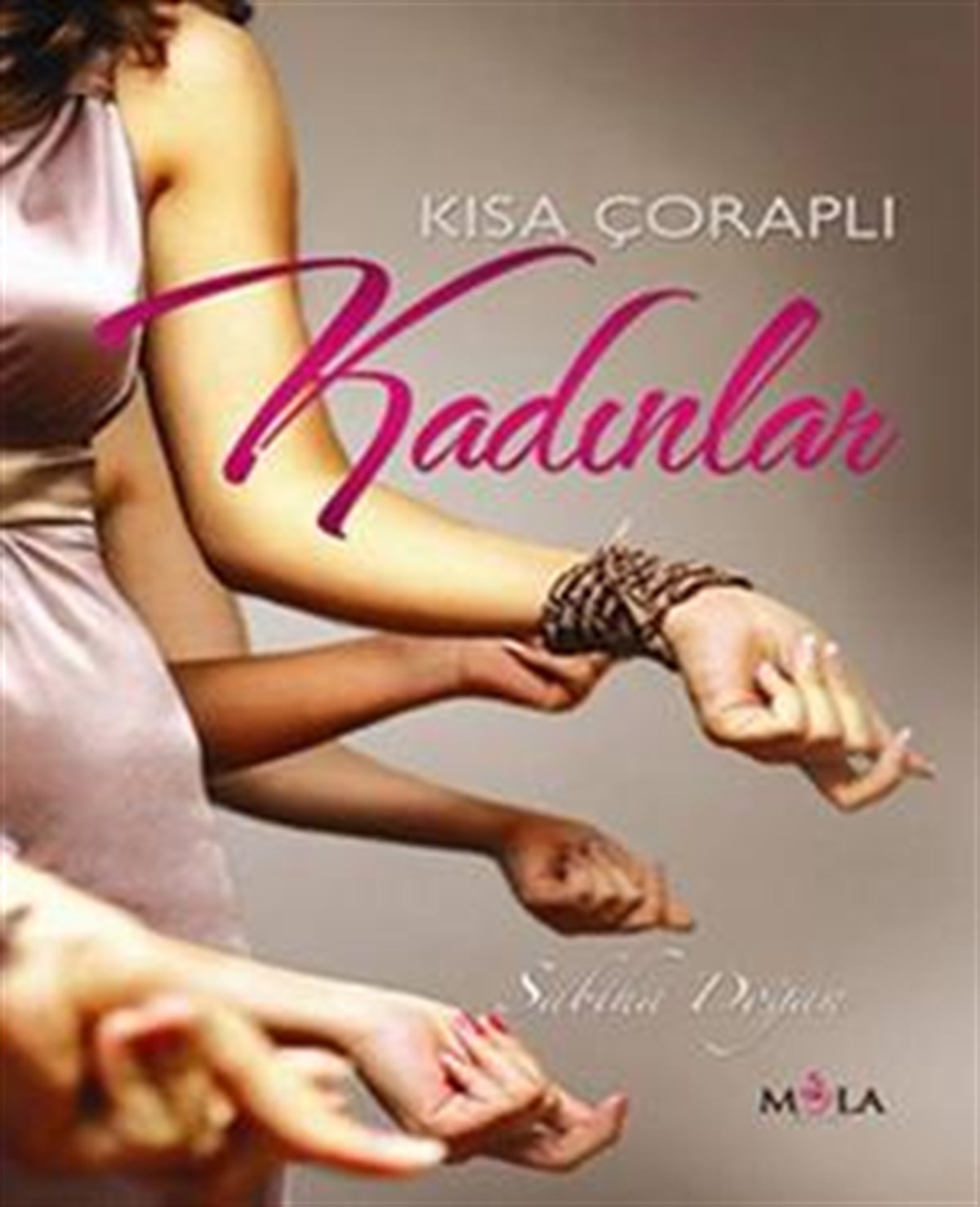 Kısa Çoraplı Kadınlar