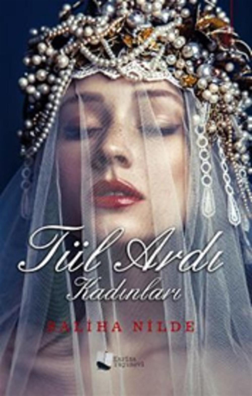 Tül Ardı Kadınları
