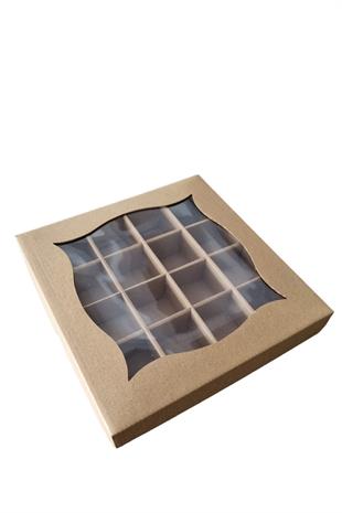 16 BÖLMELİ ÇİKOLATA KUTUSU