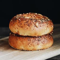 Biberiyeli Bagel Ekmeği 4'lü Paket (410 Gram) 240derece görseli.
