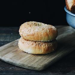 Susamlı Bagel Ekmeği 4'lü Paket (410 Gram) 240derece görseli.