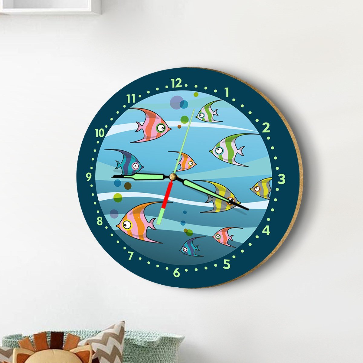 Dekor Loft Fosforlu Gece Parlayan Çocuk Odası Duvar Saati Kanatlı Balıklar