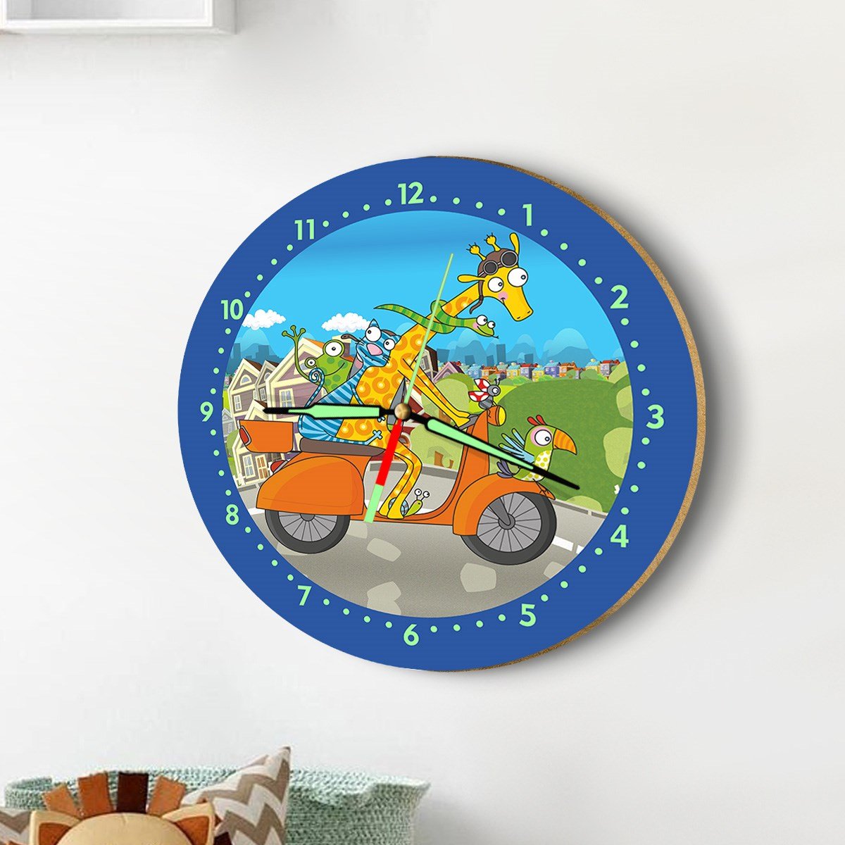 Dekor Loft Fosforlu Gece Parlayan Çocuk Odası Duvar Saati Neşeli Motorcular