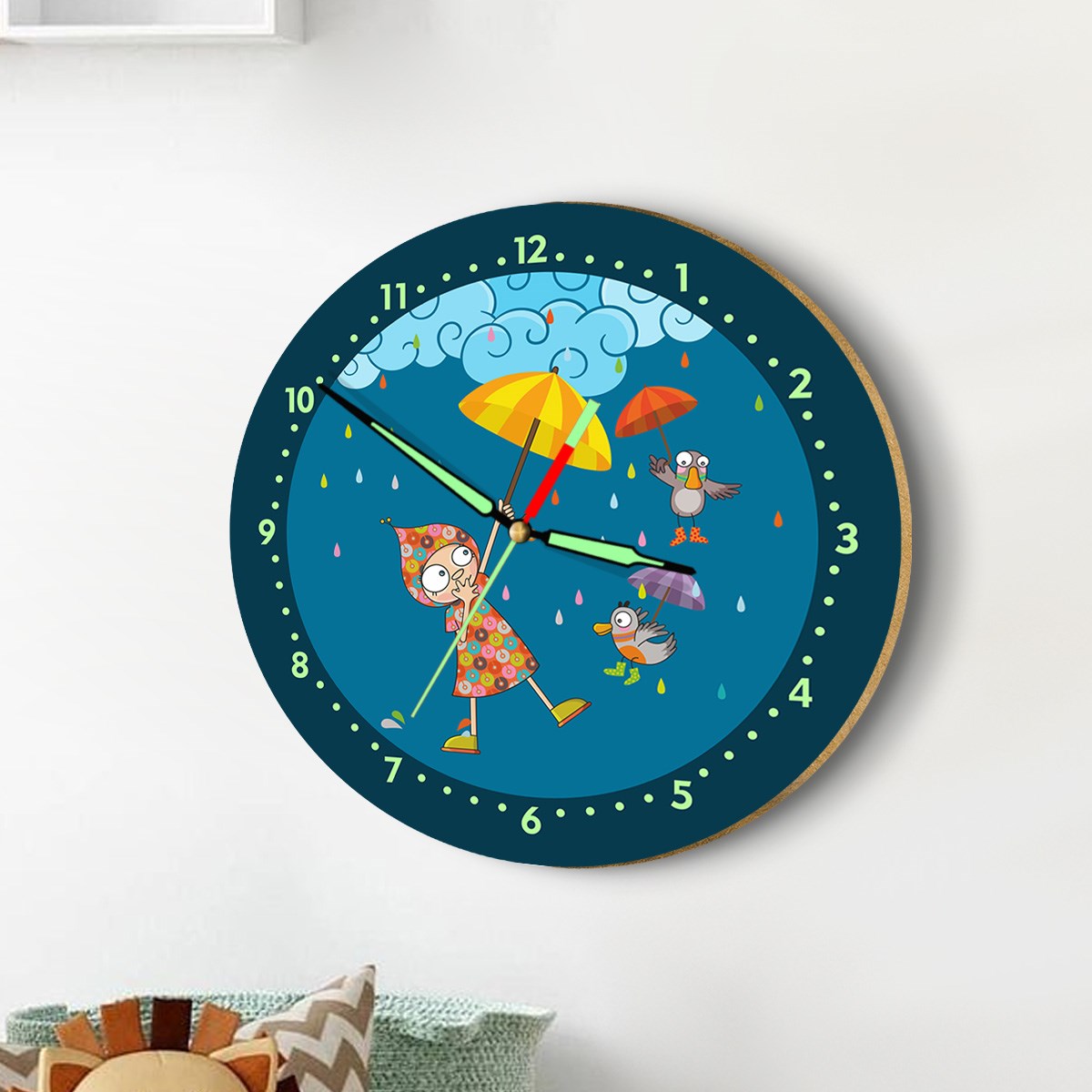Dekor Loft Fosforlu Gece Parlayan Çocuk Odası Duvar Saati Ceren Bebek Yağmurlu Gün