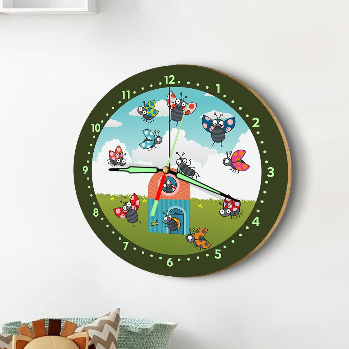 Dekor Loft Fosforlu Gece Parlayan Çocuk Odası Duvar Saati Şirin Böcekler