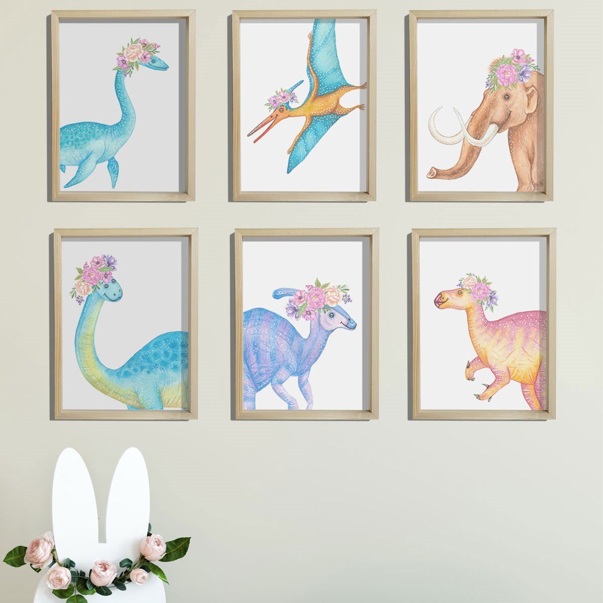 Doğal Çam Çerçeveli Bebek ve Çocuk Odası Duvar Tablosu Çiçekli Sevimli Dinazorlar
