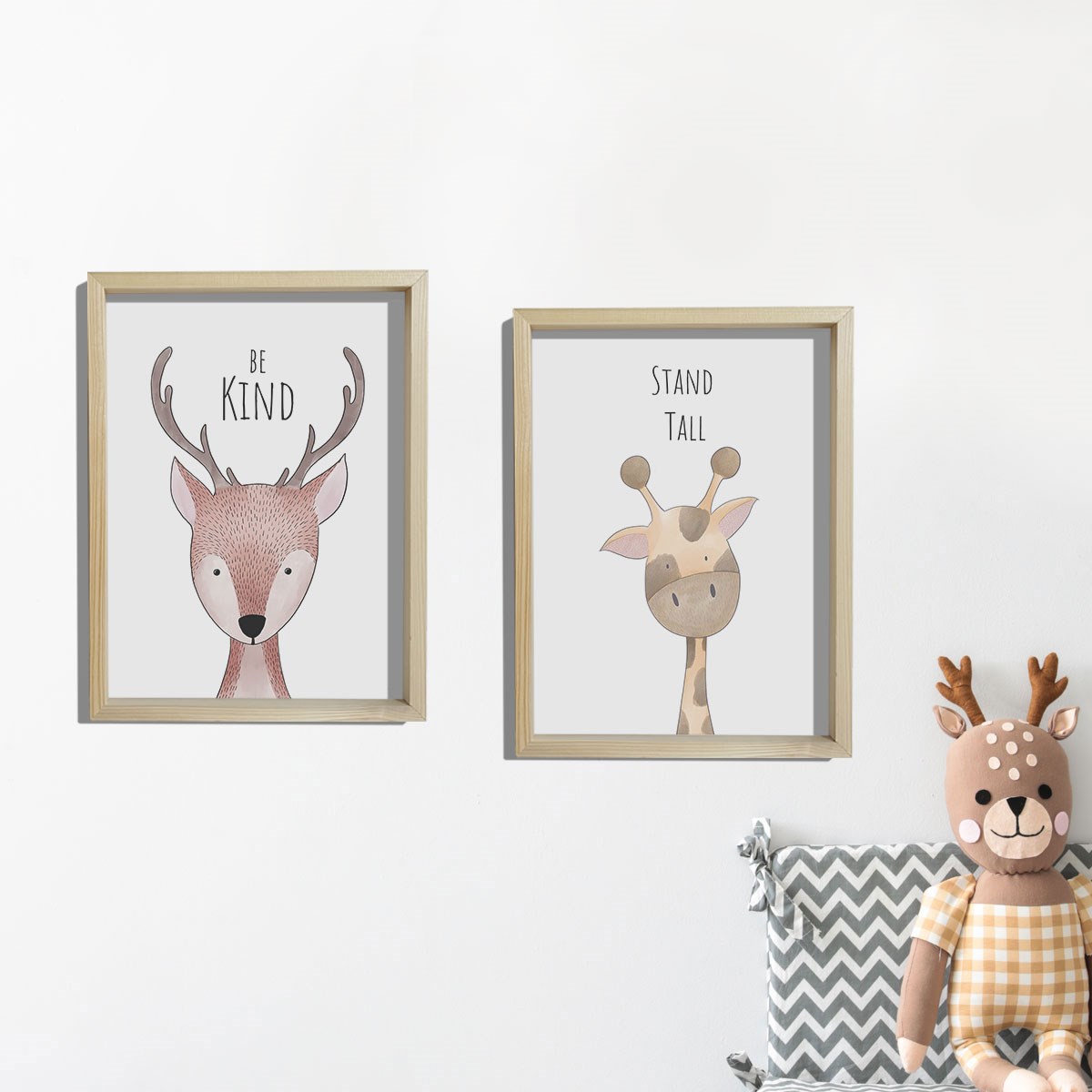 Doğal Çam Çerçeveli Bebek ve Çocuk Odası Duvar Tablosu Geyik ve Zürafa