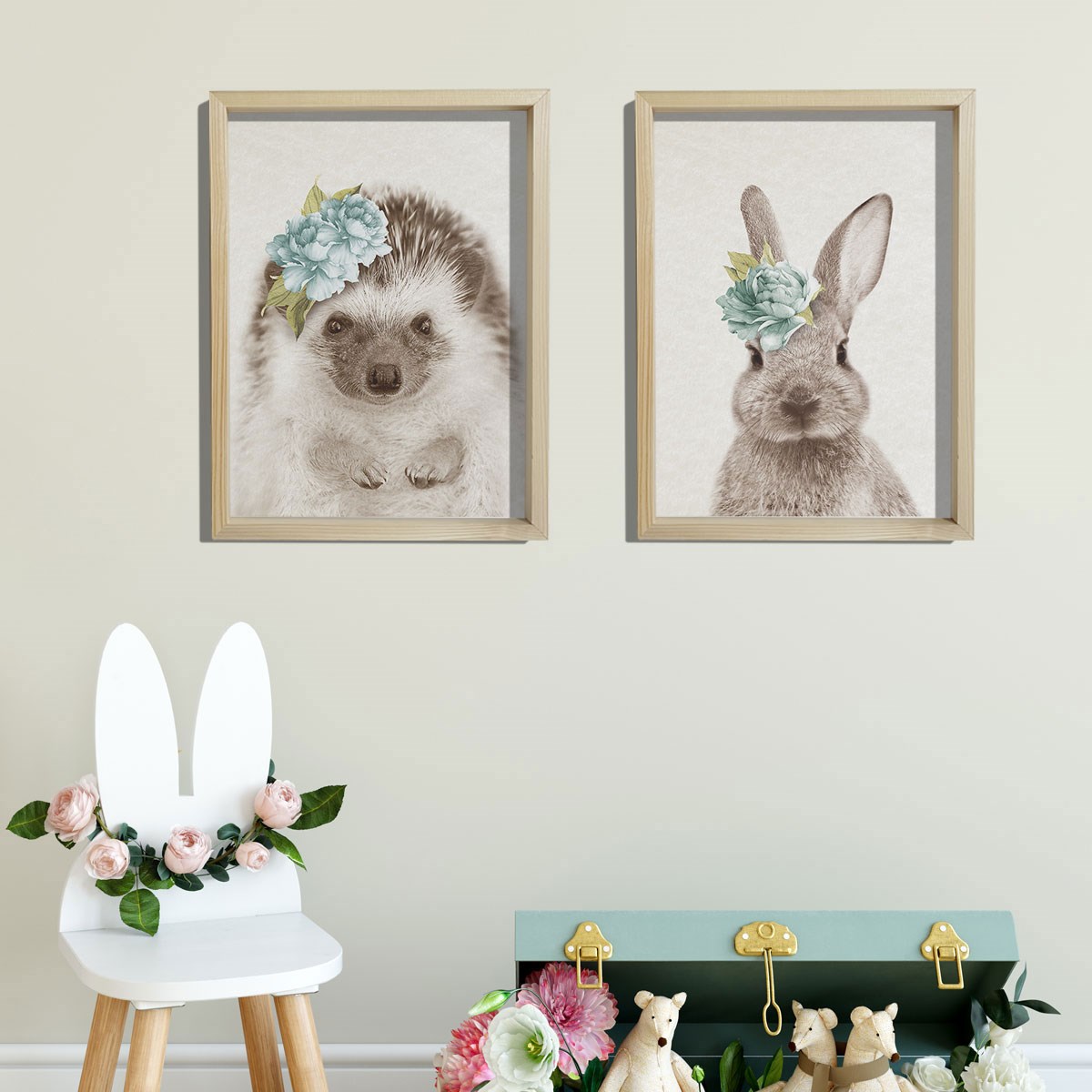 Doğal Çam Çerçeveli Bebek ve Çocuk Odası Duvar Tablosu Mavi  Çiçekli Kirpi ve Tavşan