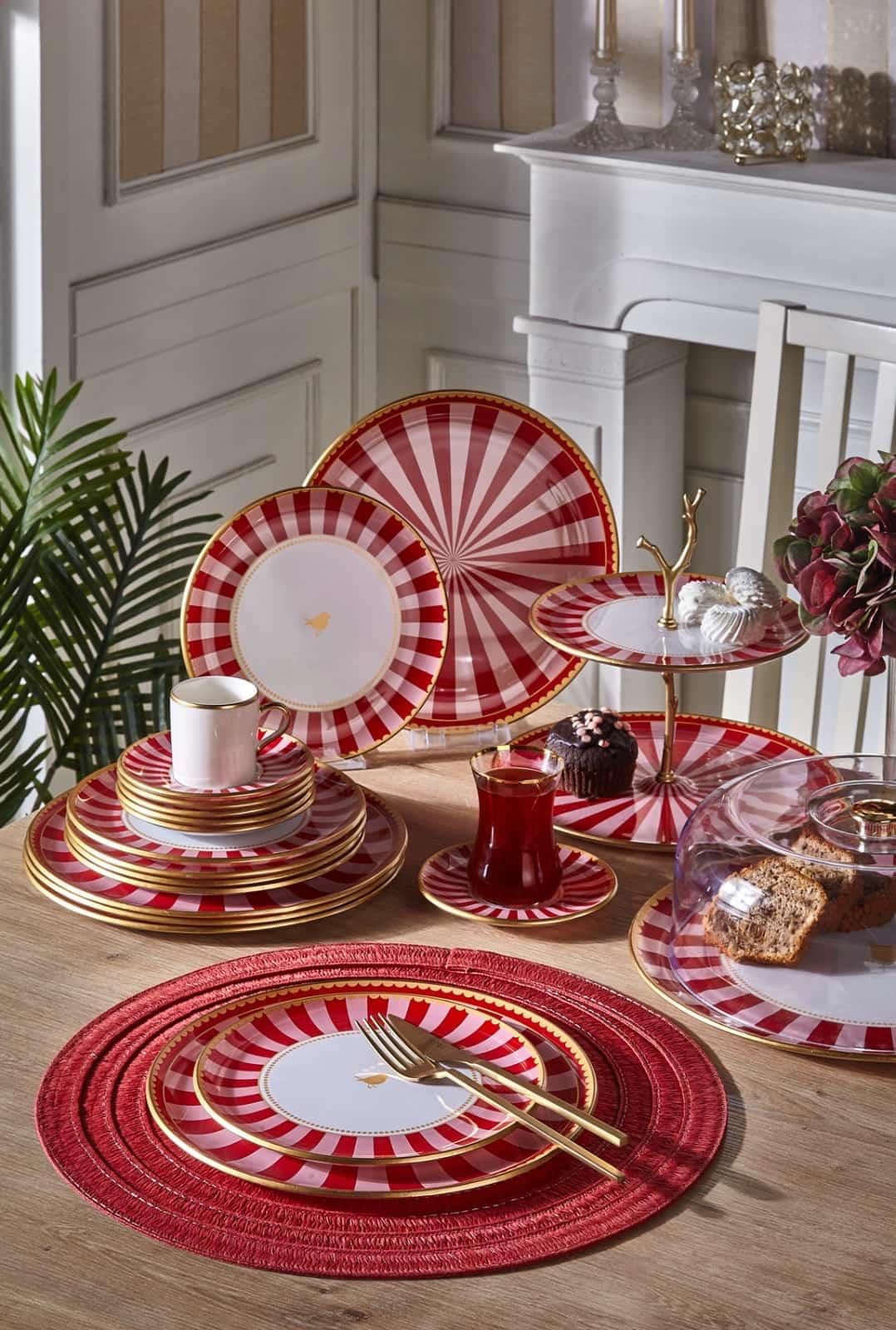 34 Parça Pink Bird Altın Yaldızlı 6 Kişilik Pasta Çay Servis İkram Takımı