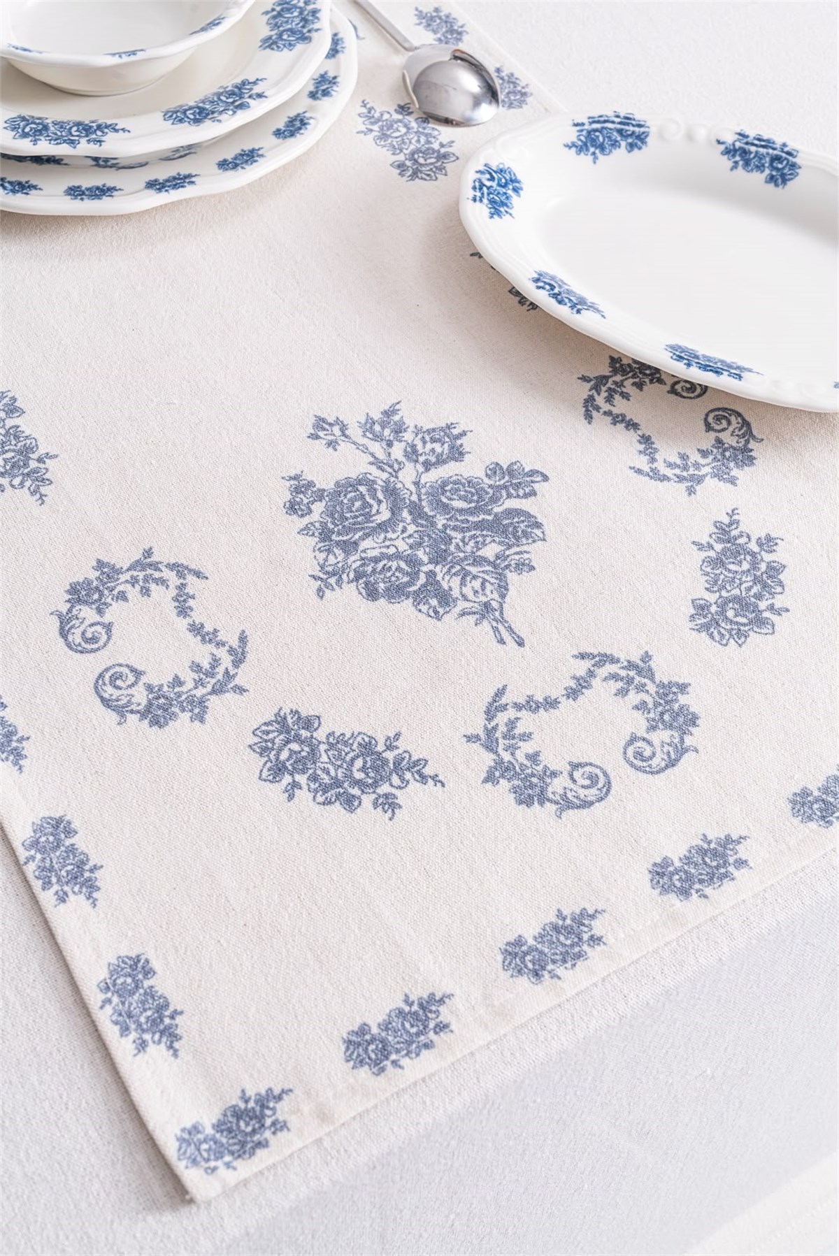 Flowers Blue Keten Runner