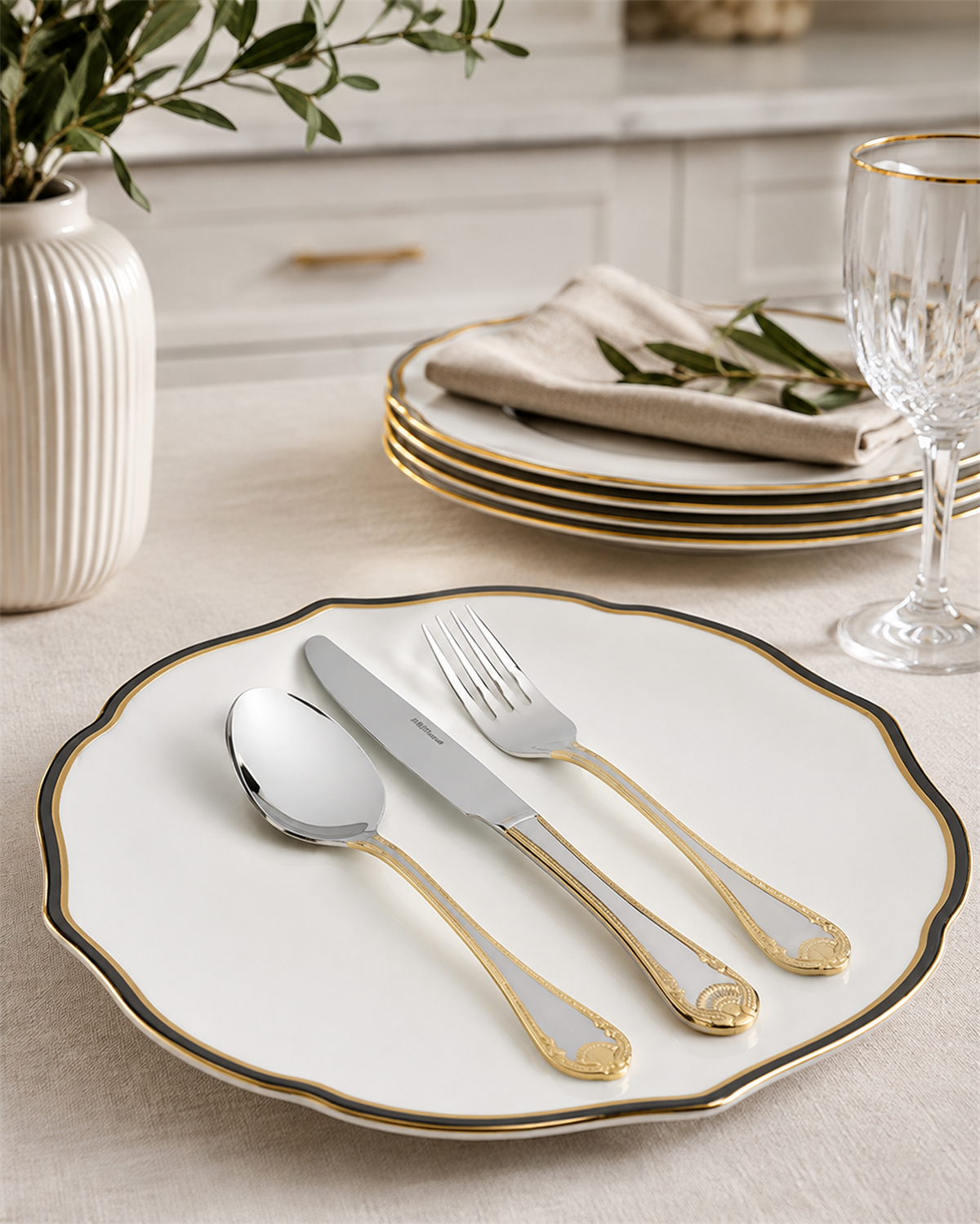 Mikasa Moor Bianca Gold-Mirror 90 Parça Çatal Kaşık Bıçak Seti