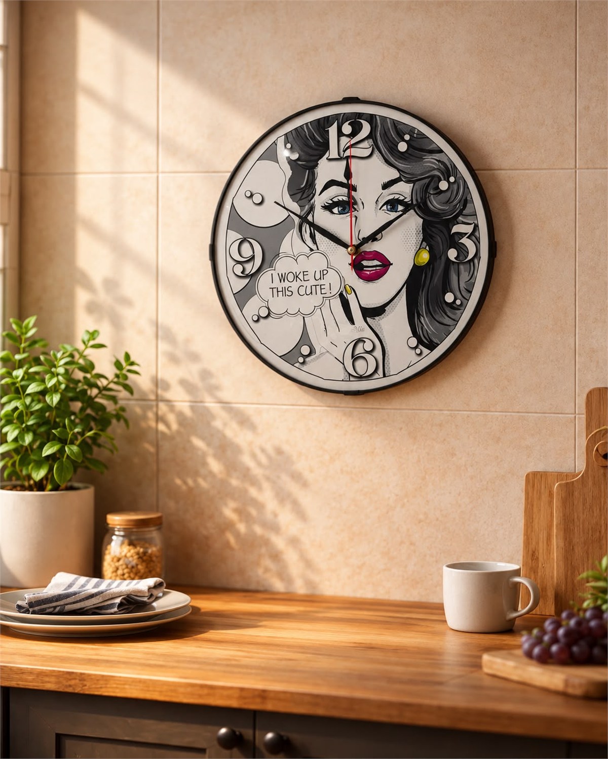 Retro Pop Art Kadın Figürlü Dekoratif Duvar Saati