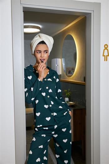 Akbeniz Kadın Zümrüt Yeşili Kalp Desenli Düğmeli Pamuklu Pijama Takımı