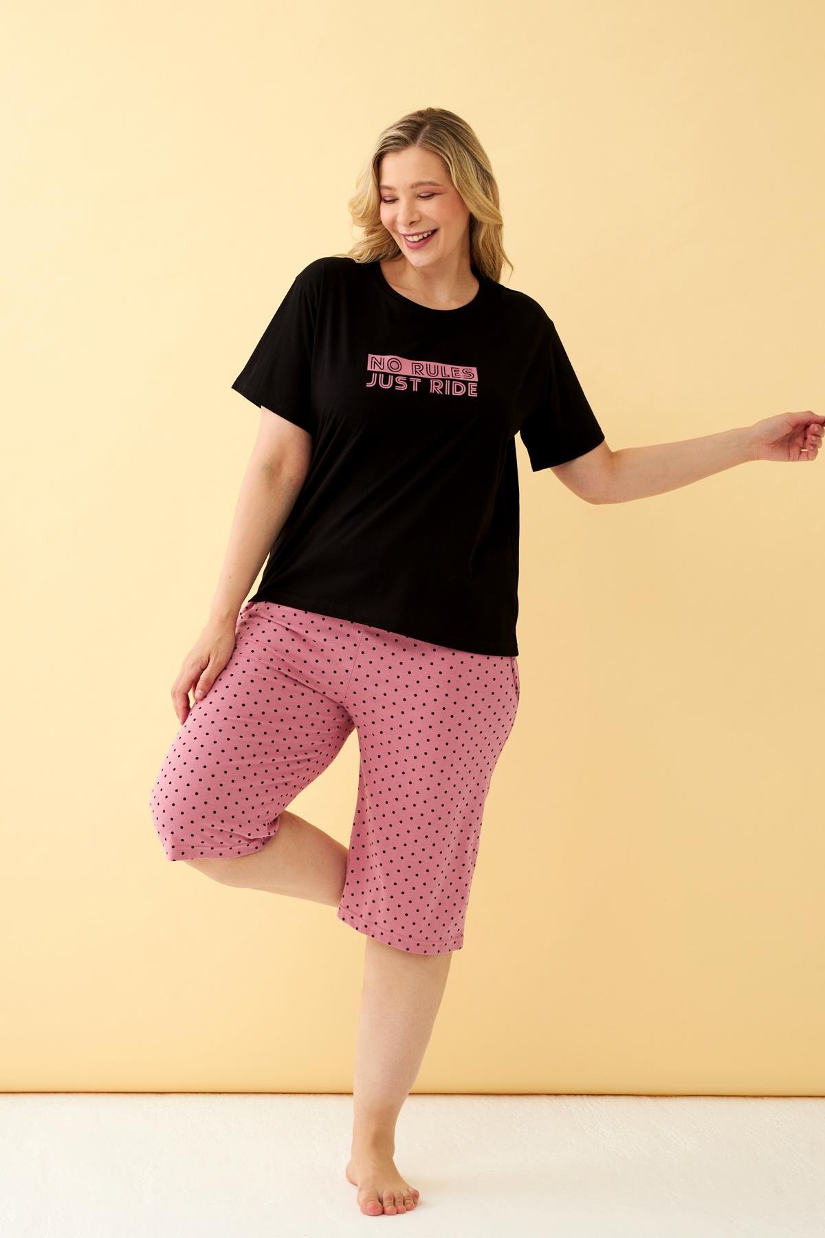 Akbeniz Kadın Siyah “No Rules Just Ride” Yazılı Büyük Beden Kapri Pijama Takımı