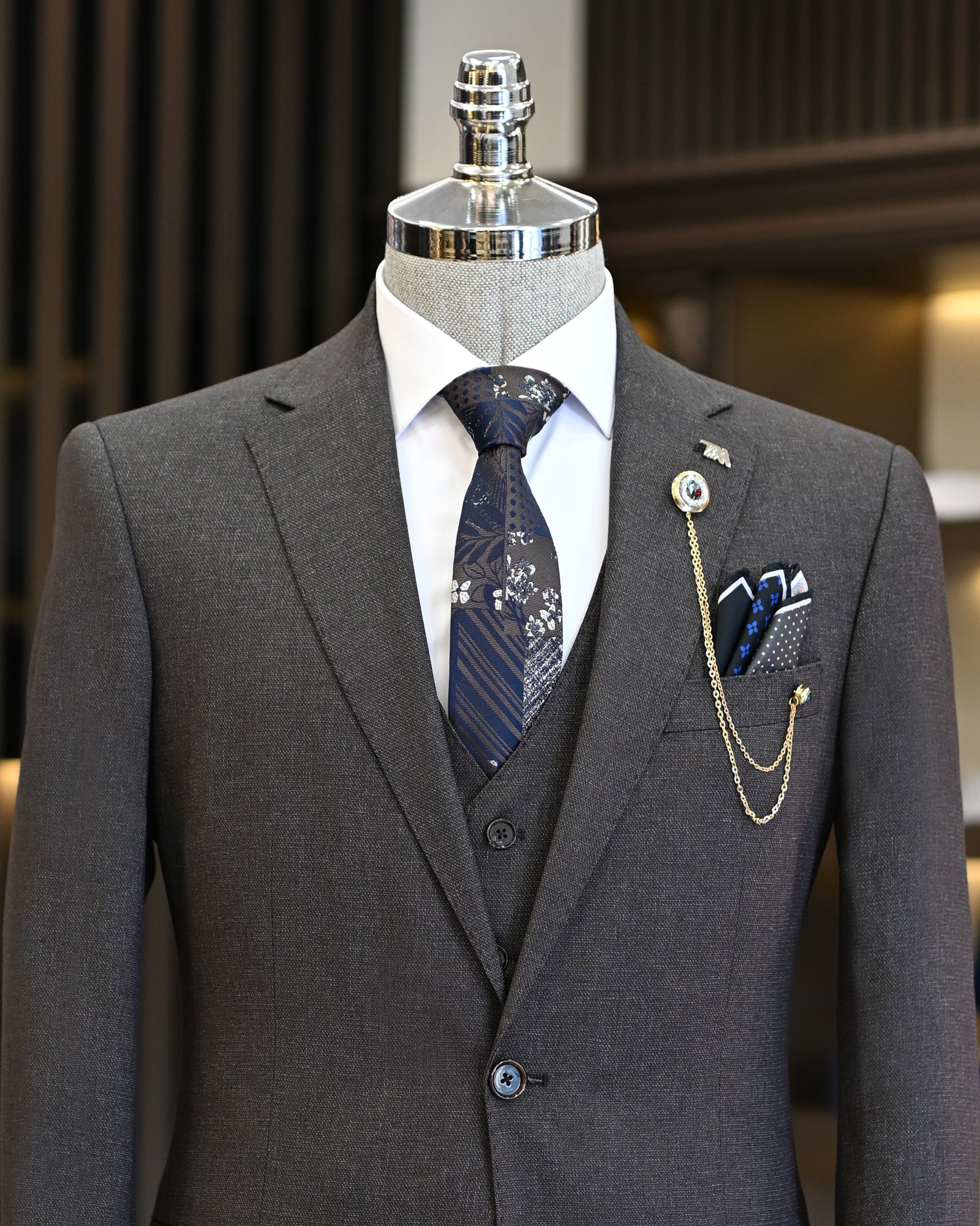 Classic cut jacket vest trousers men's suit brown T11108