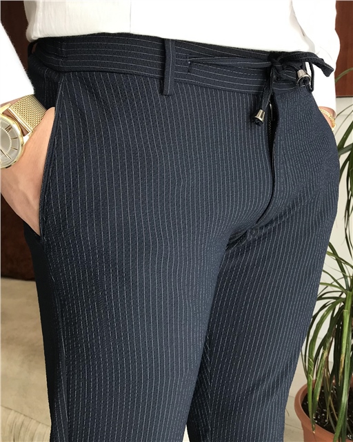 italyan stil slim fit çizgili beli bağcıklı erkek pantolon lacivert T7132