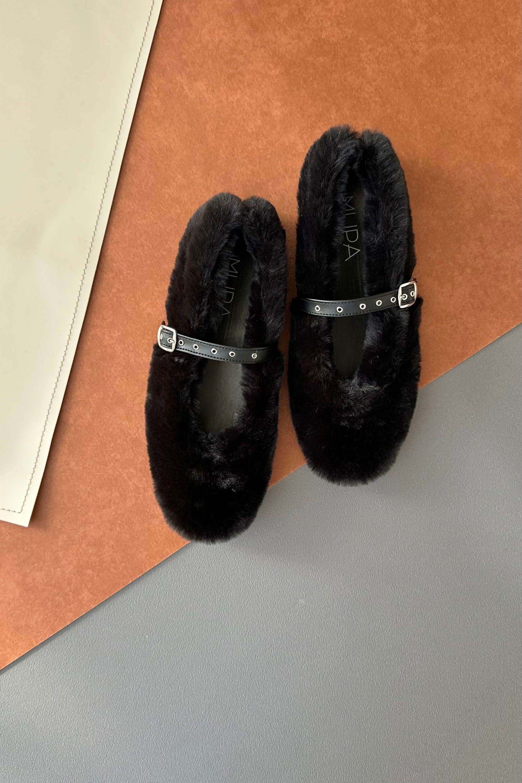 Kadın Tüylü Babet SİYAH