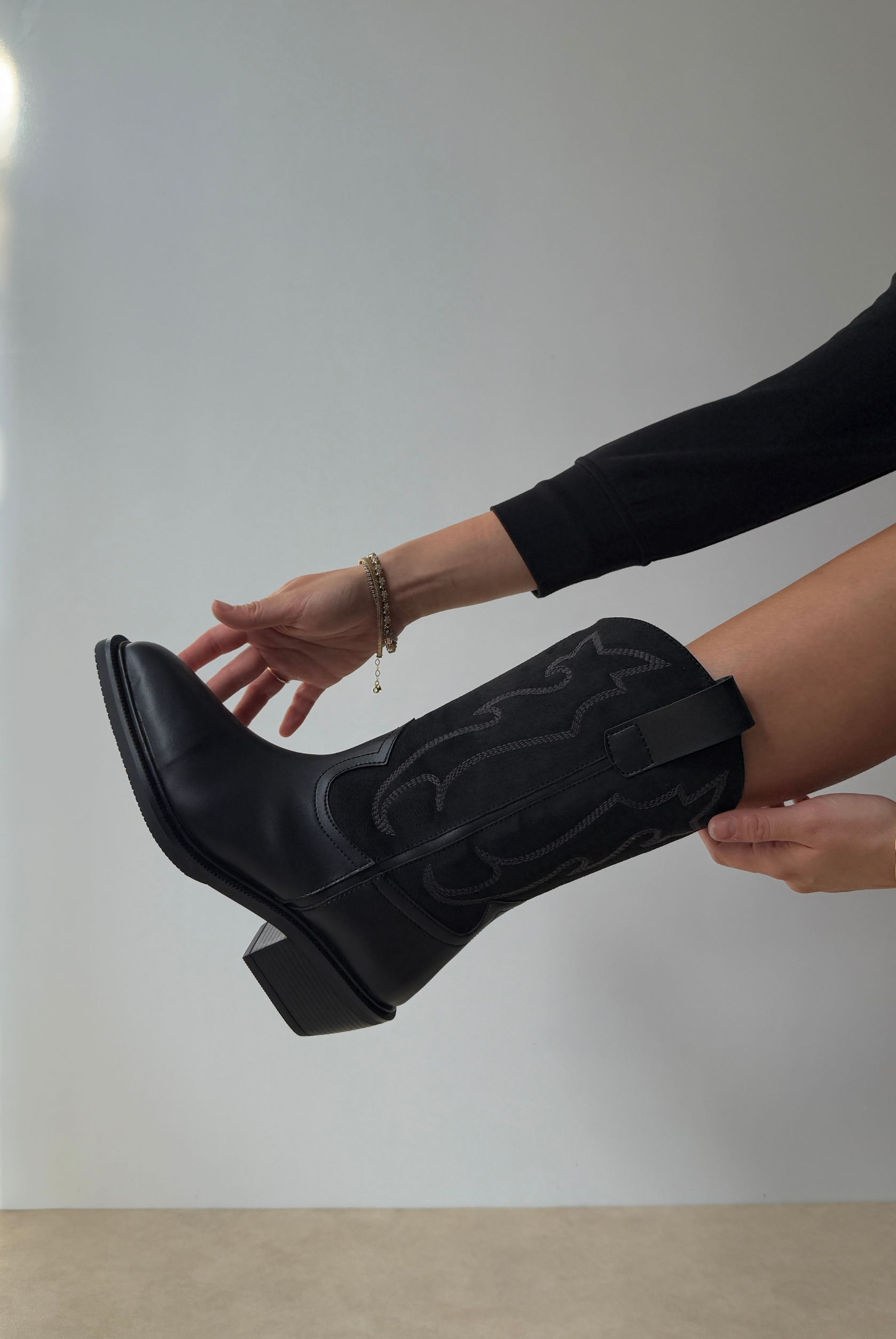 Kadın Bot SİYAH SÜET