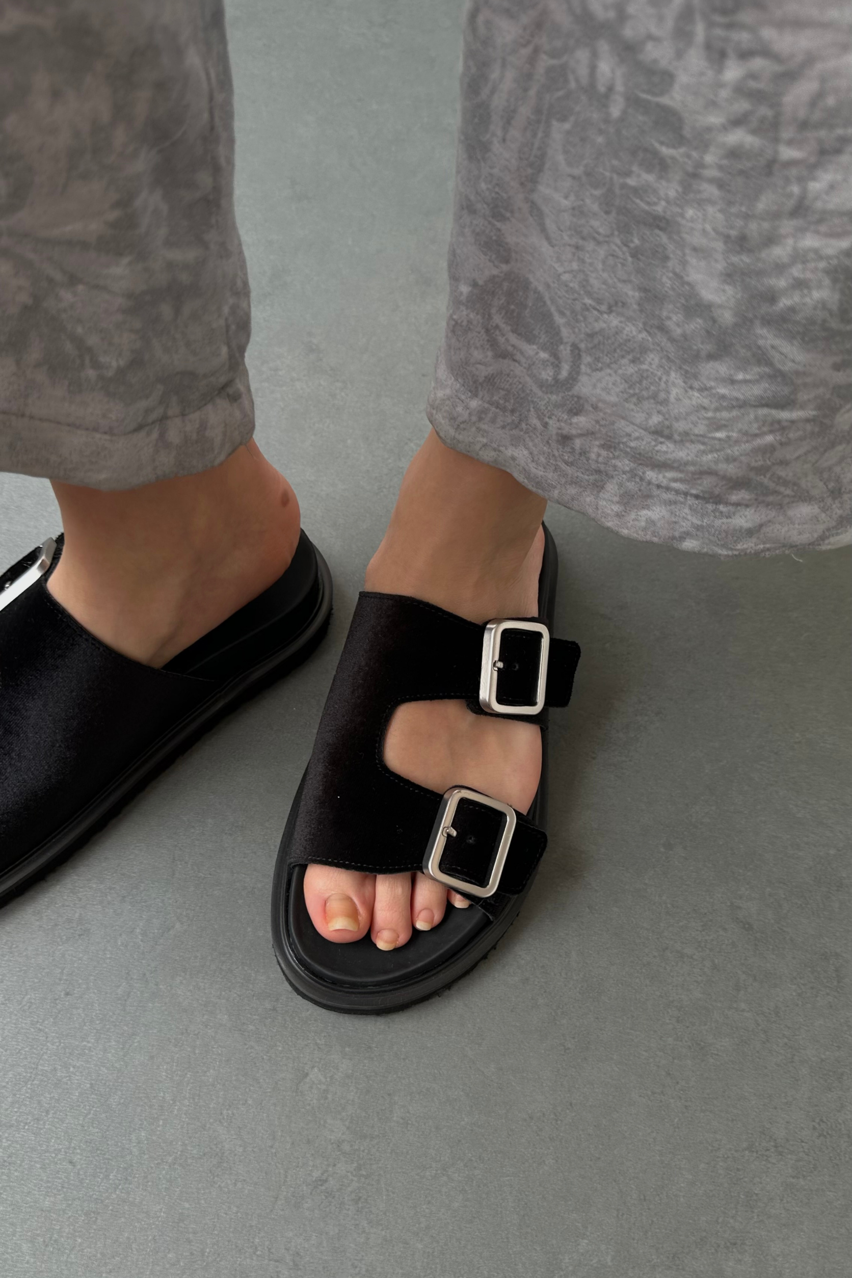 Kadın Terlik SİYAH KADİFE