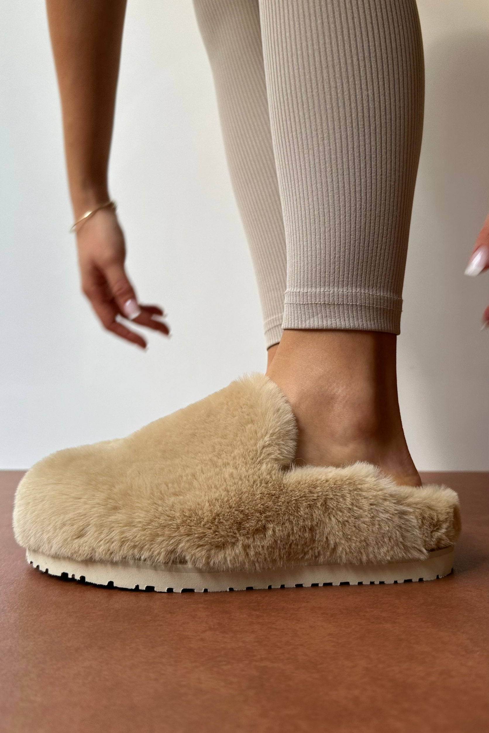 Kadın Tüylü Terlik BEJ