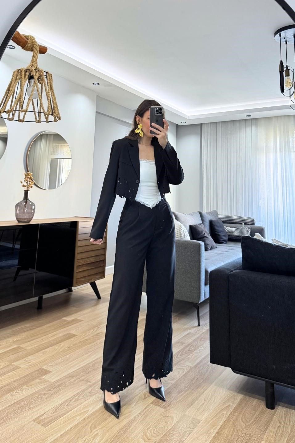 Asimetrik Dantel Detaylı Bluz Atlet Ekru
