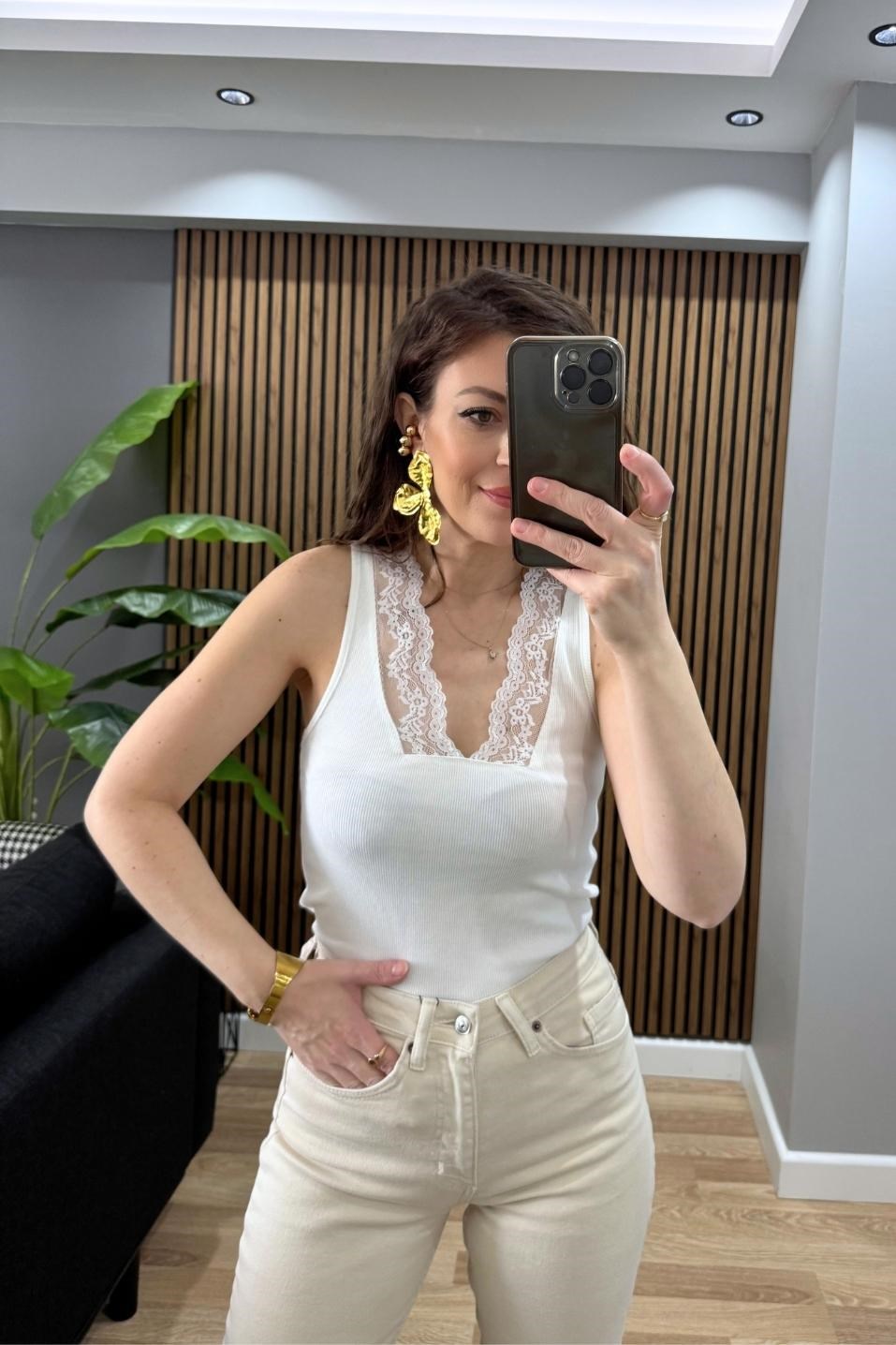 Bella Dantel Detay Atlet Bluz Ekru