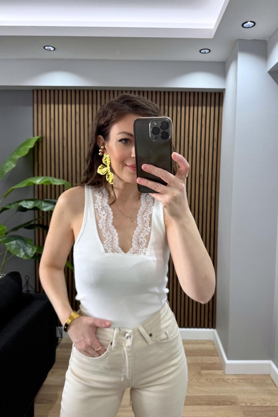 Bella Dantel Detay Atlet Bluz Ekru