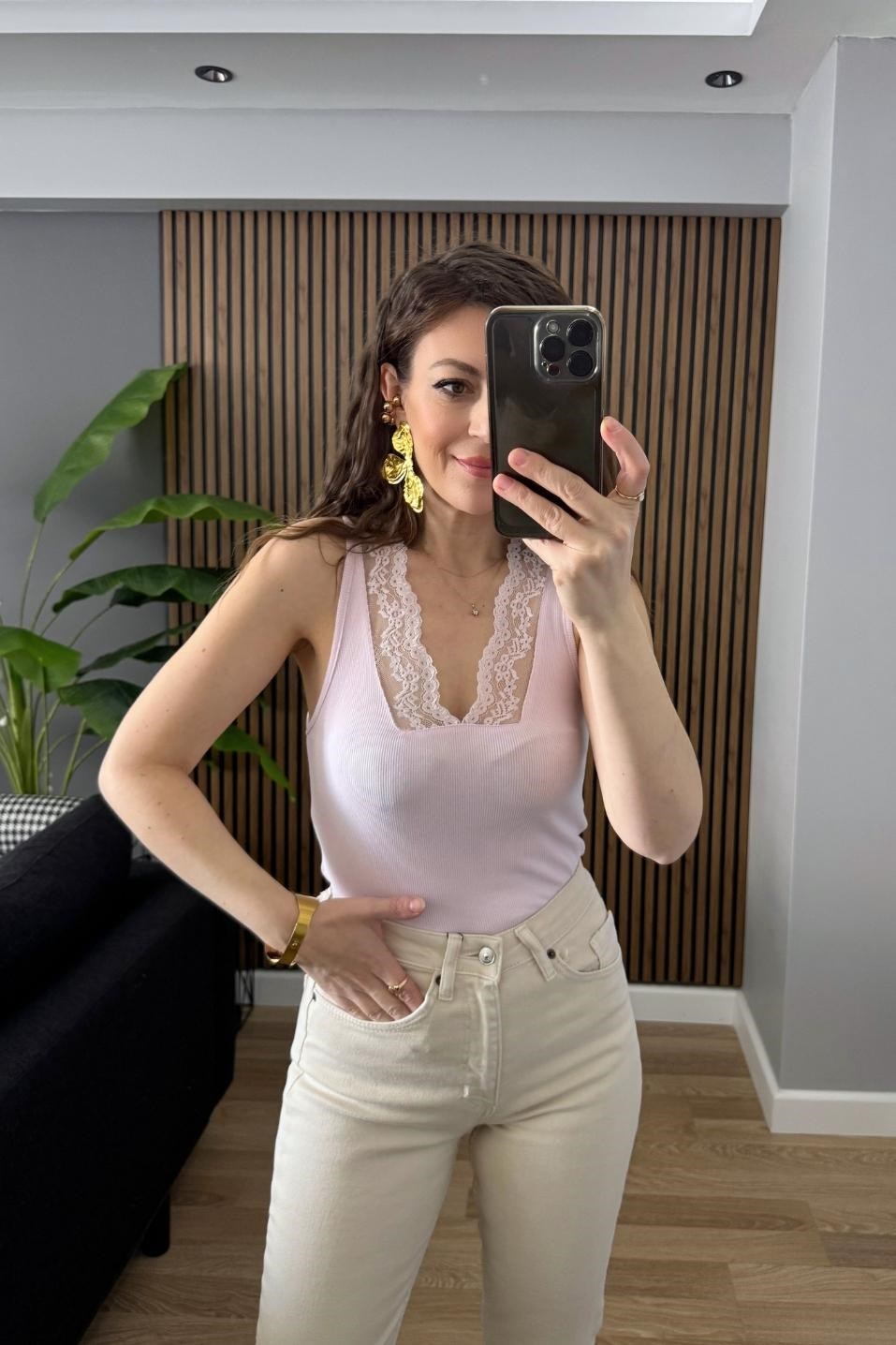 Bella Dantel Detay Atlet Bluz Şeker Pembe