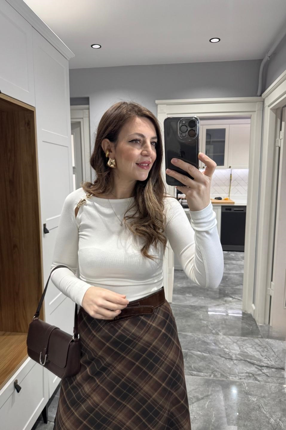 Damla Aksesuarlı Bluz Ekru