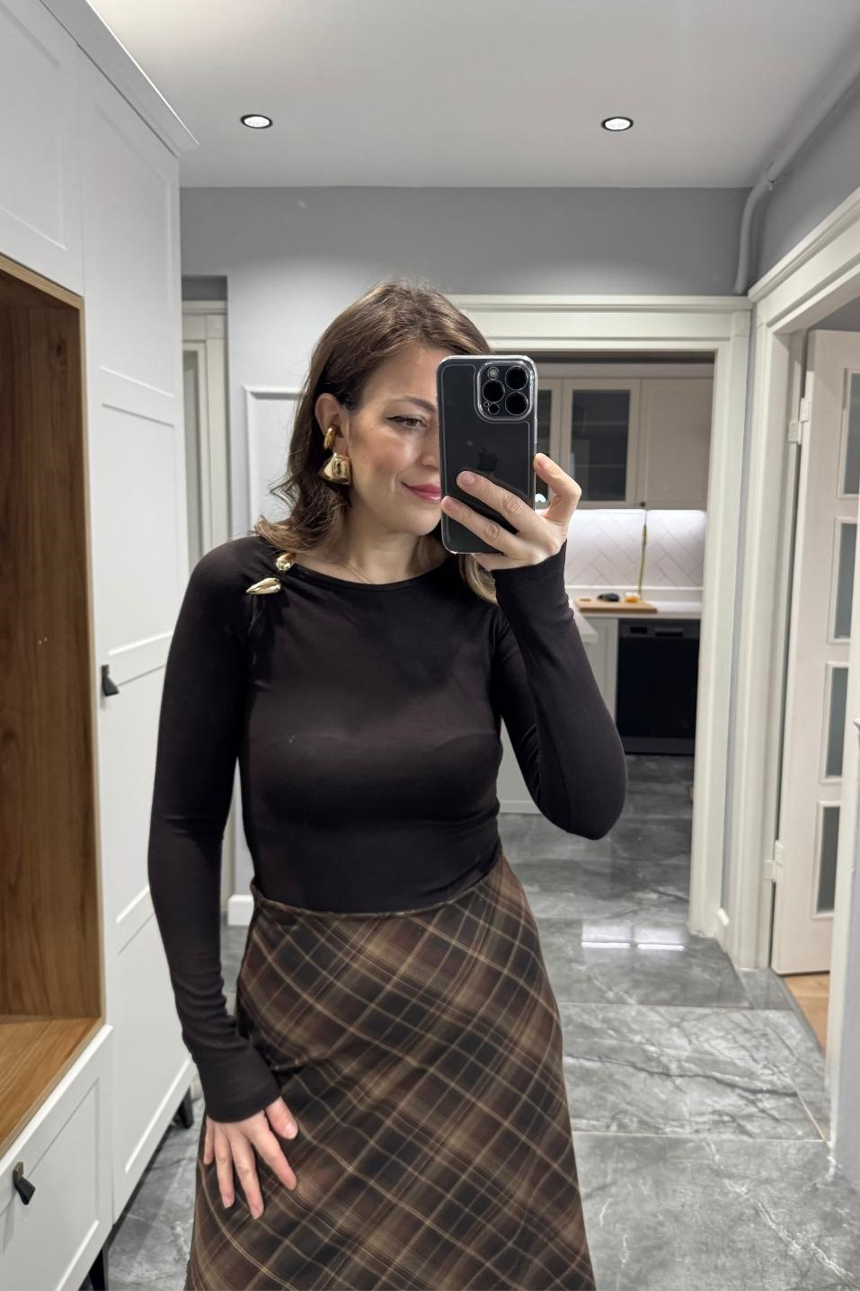 Damla Aksesuarlı Bluz Kahverengi