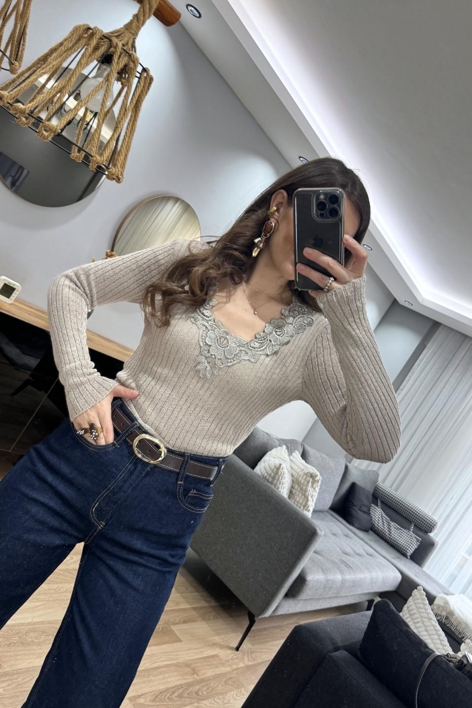 Dantel Yaka Fit Triko Bluz Taş