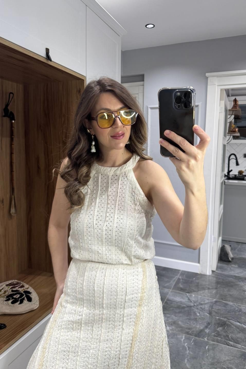 Halter Yaka Lazer Güpür Detaylı Bluz Ekru