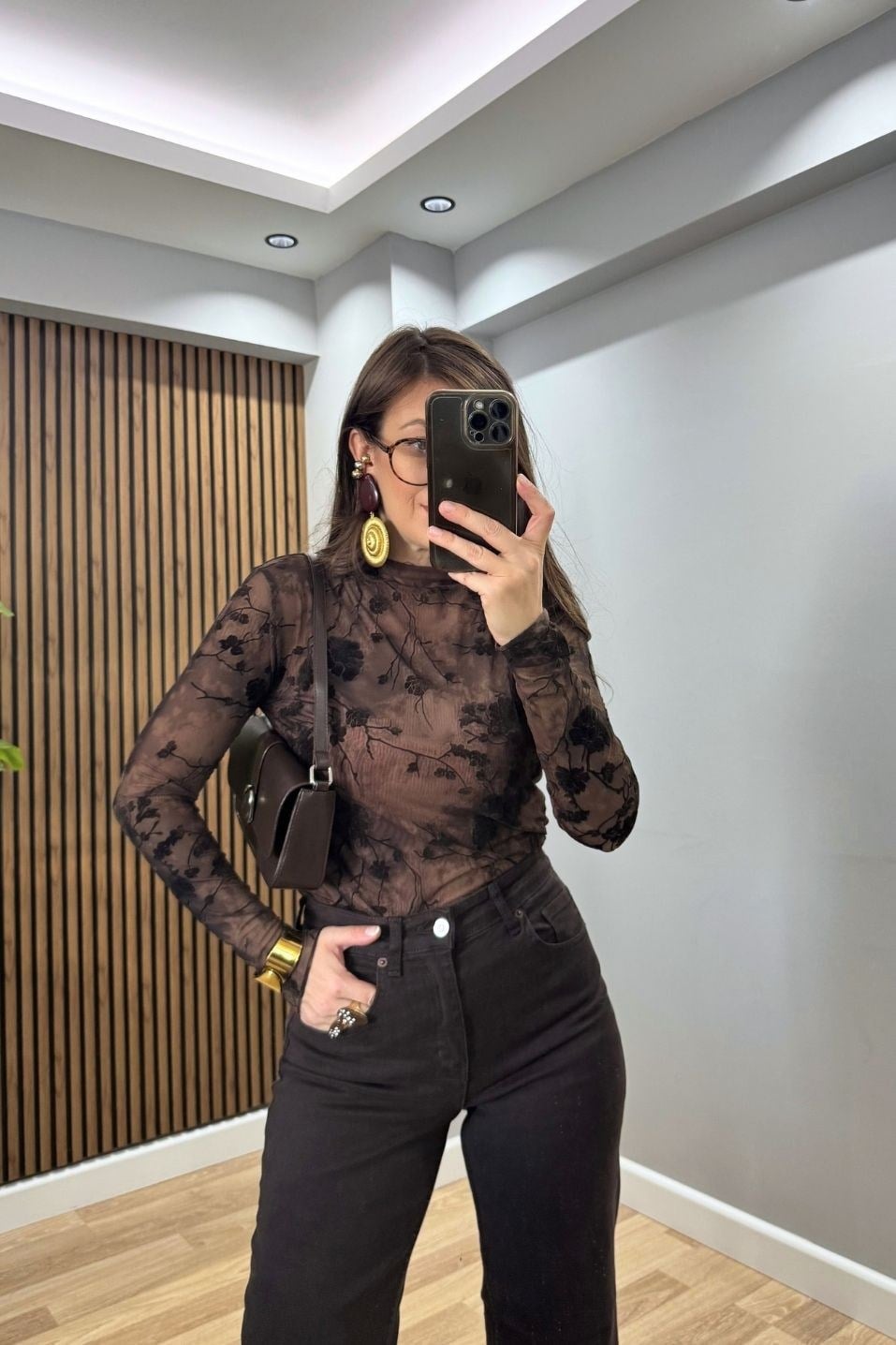 Kabartma Çiçek Desenli Tül Bluz Kahverengi
