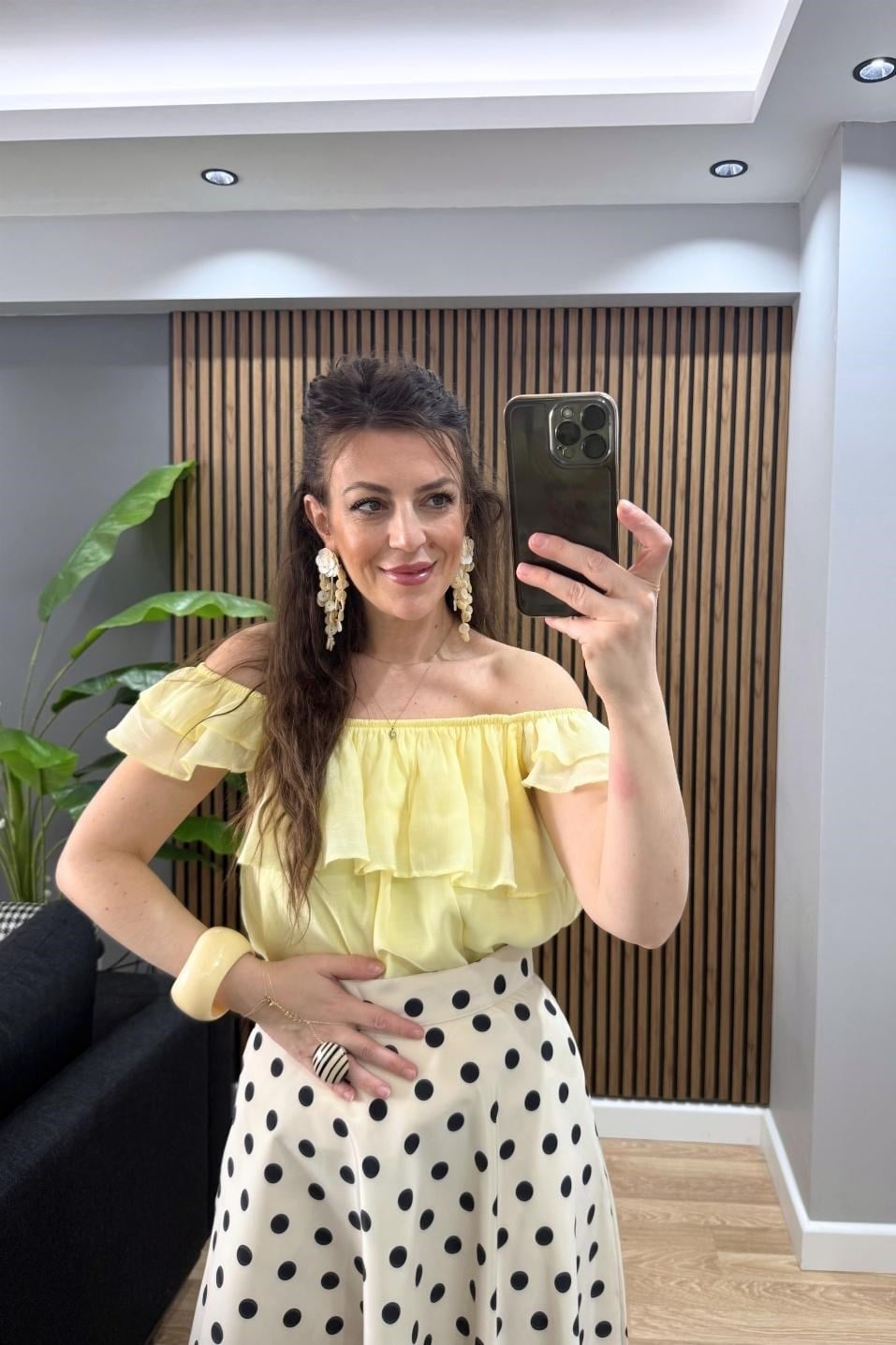 BluzMadonna Yaka Fırfırlı Bluz Sarı