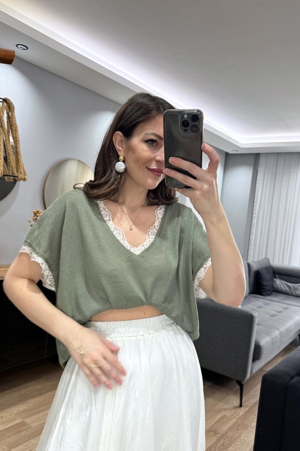 Mirelle Dantel Detaylı Bluz Çağla Yeşili