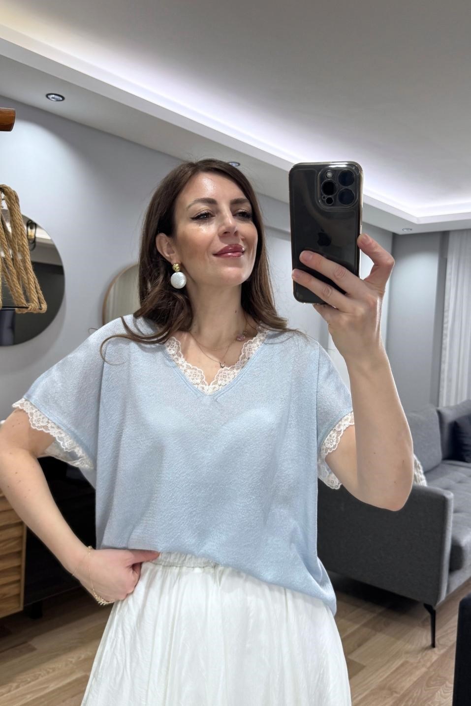 Mirelle Dantel Detaylı Bluz Mavi