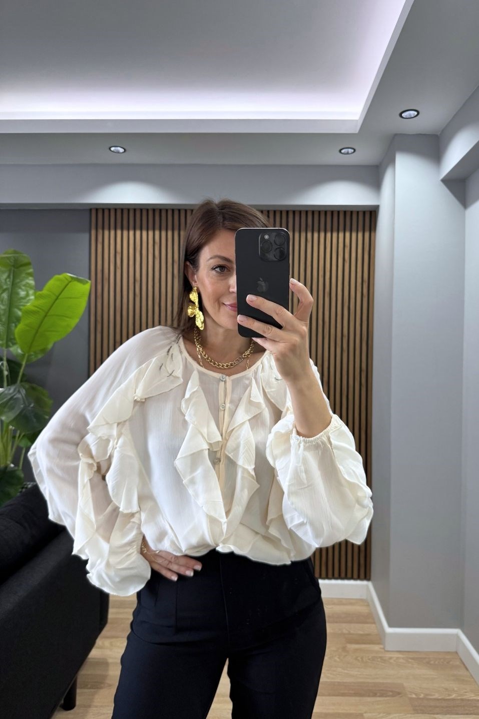 Reva Fırfır Detaylı Gömlek Bluz Krem