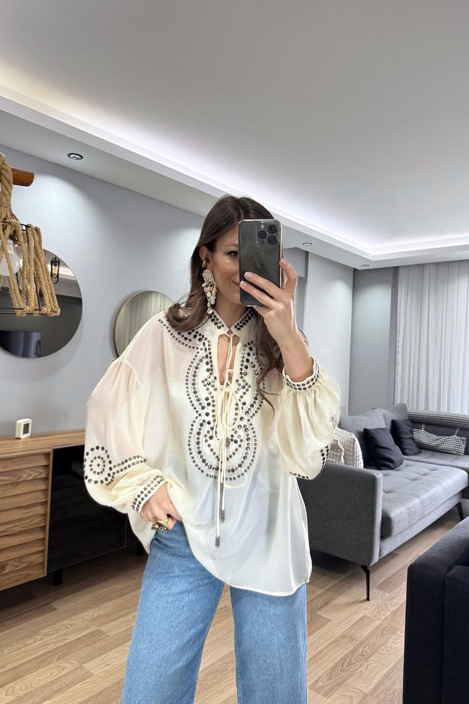 Taş Yapıştırma Tasarım Bluz Ekru