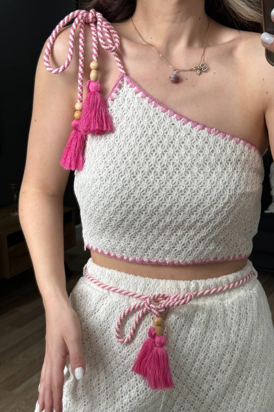 Tek Omuz Güpür Detaylı Crop Bluz Natural