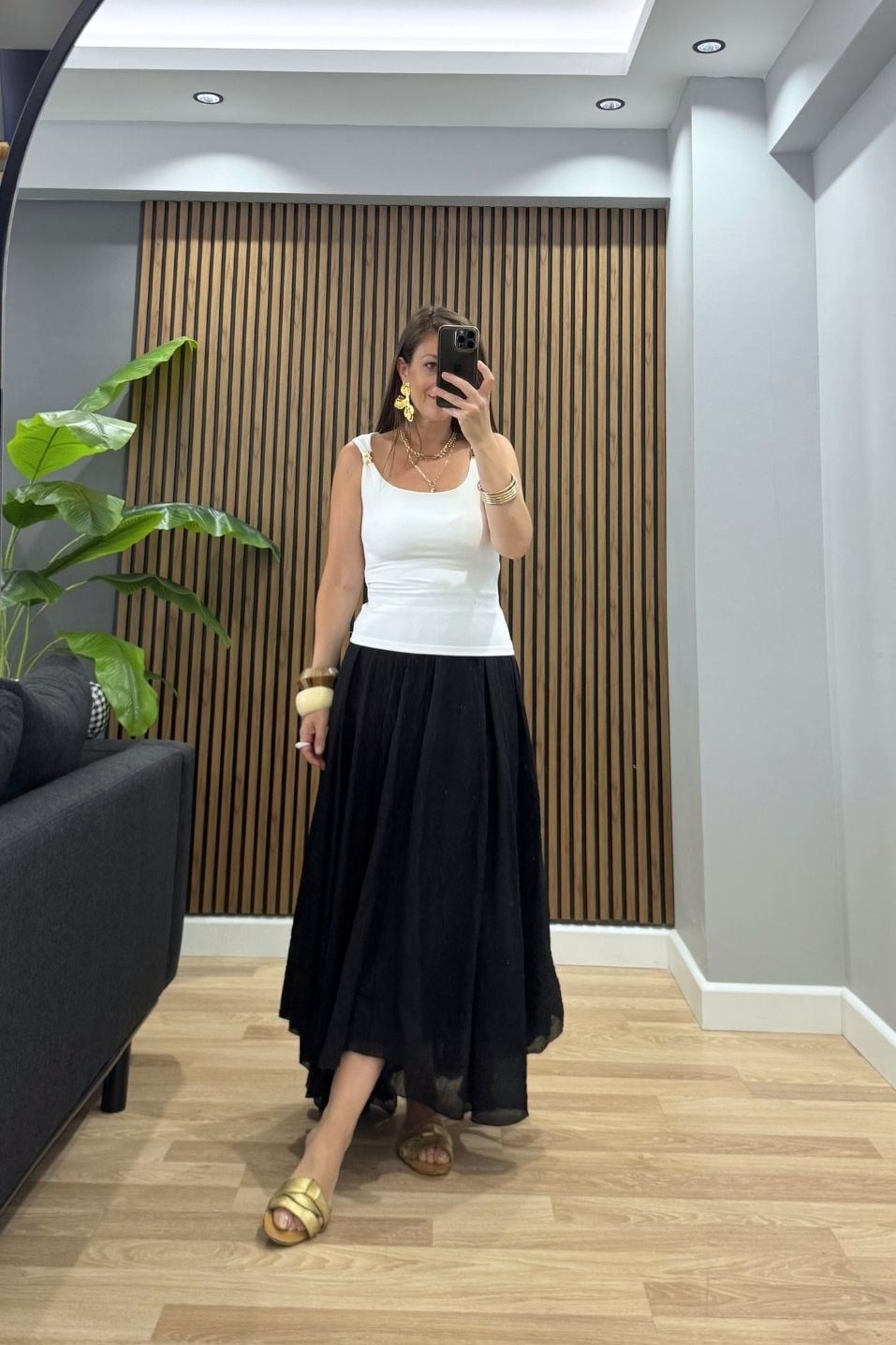 Yakadan Aksesuarlı Bluz Ekru