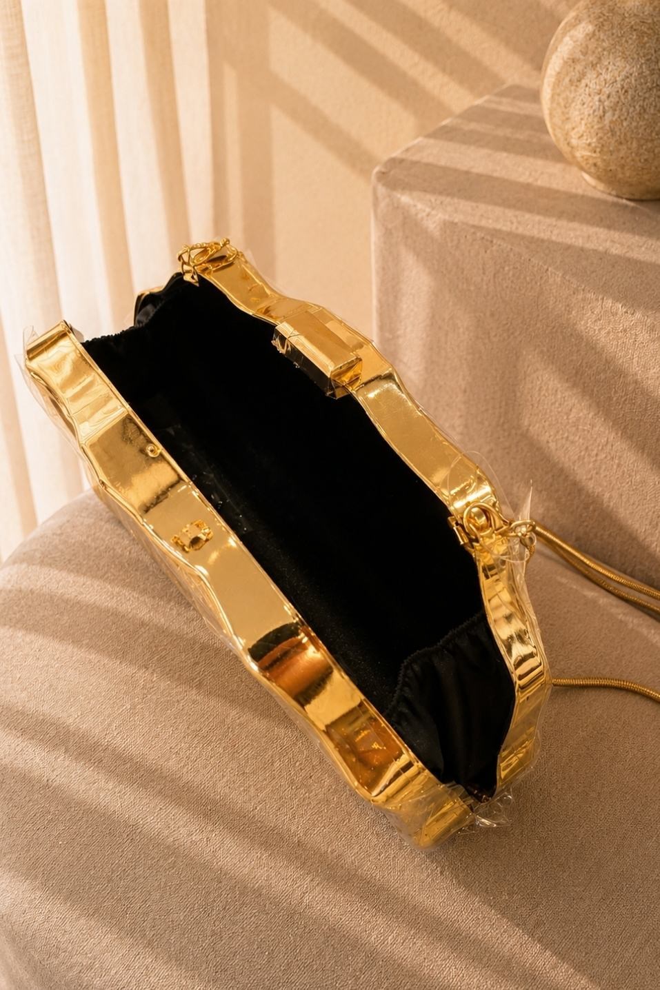 Dokulu Metal Clutch Çanta Gold