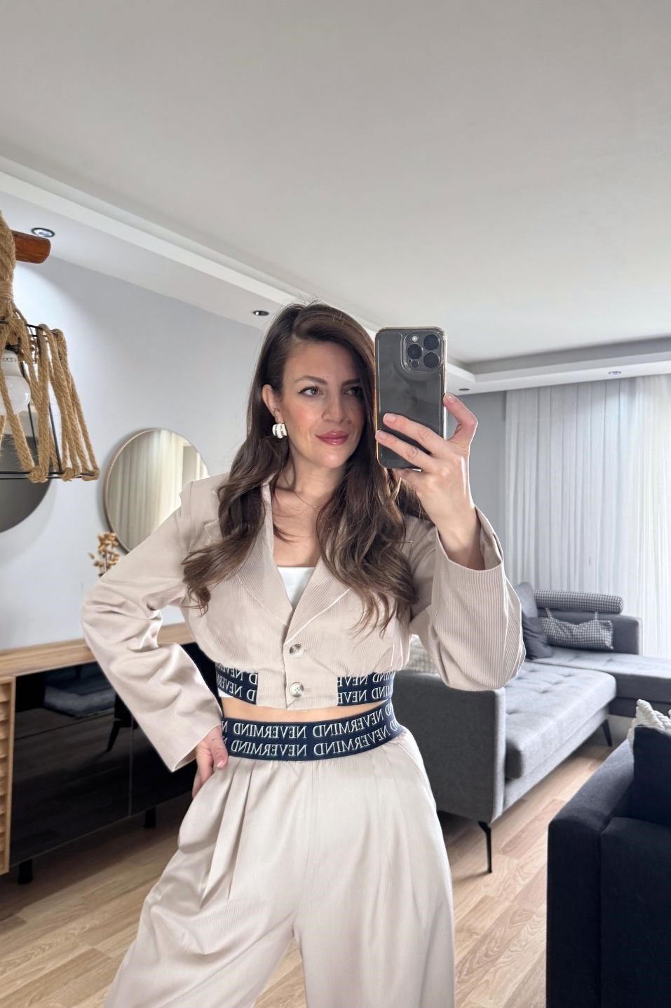 Lastik Detaylı Astarlı Crop Ceket Bej
