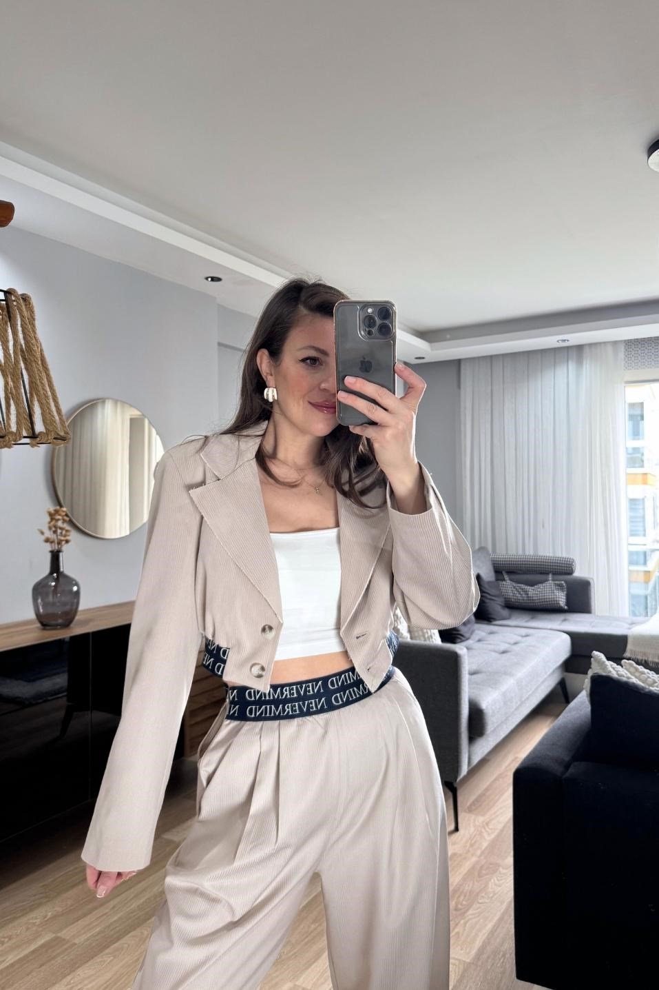 Lastik Detaylı Astarlı Crop Ceket Bej