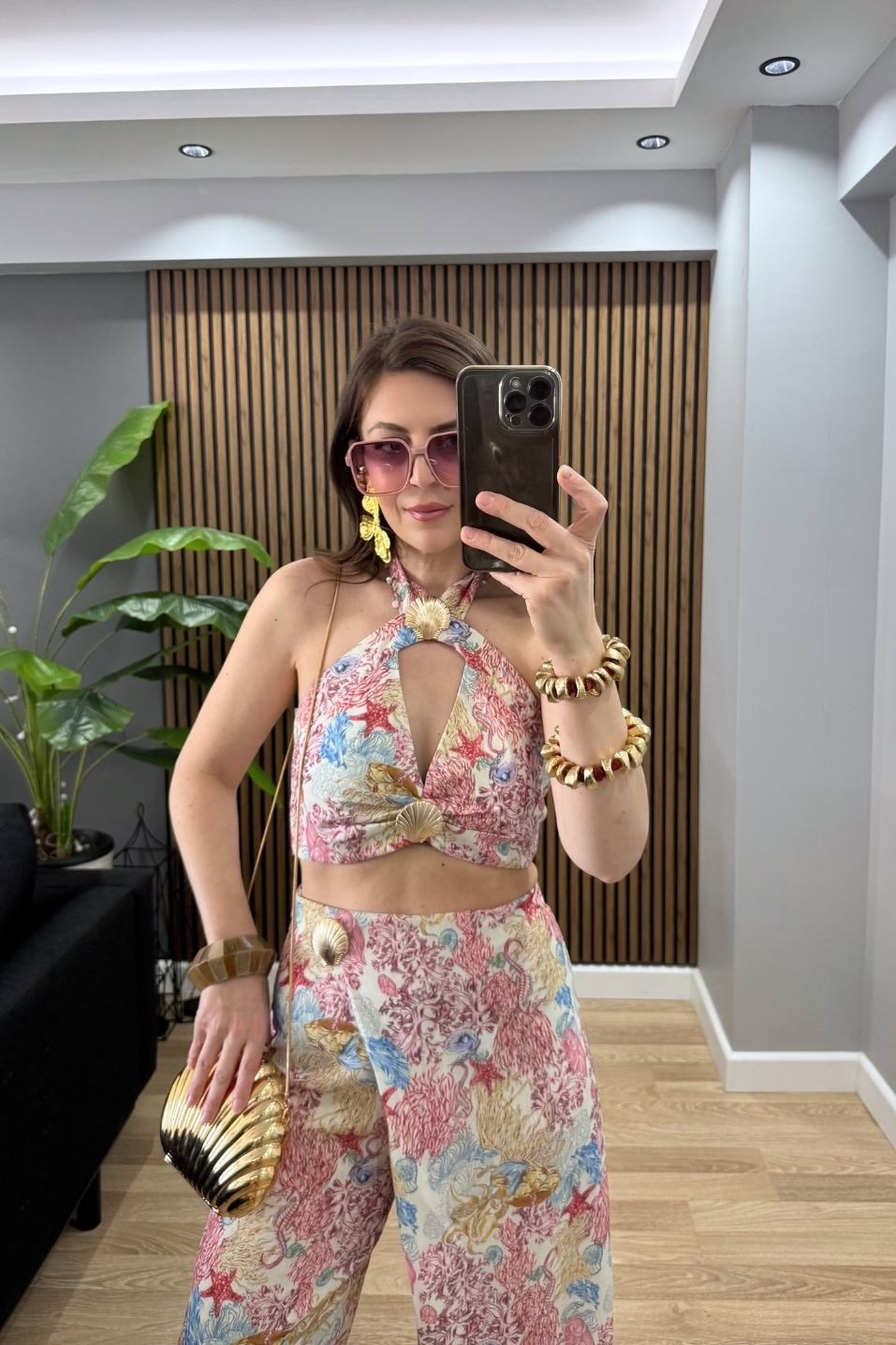 Boyundan Bağlamalı Midye Tokalı Crop Bluz Pembe