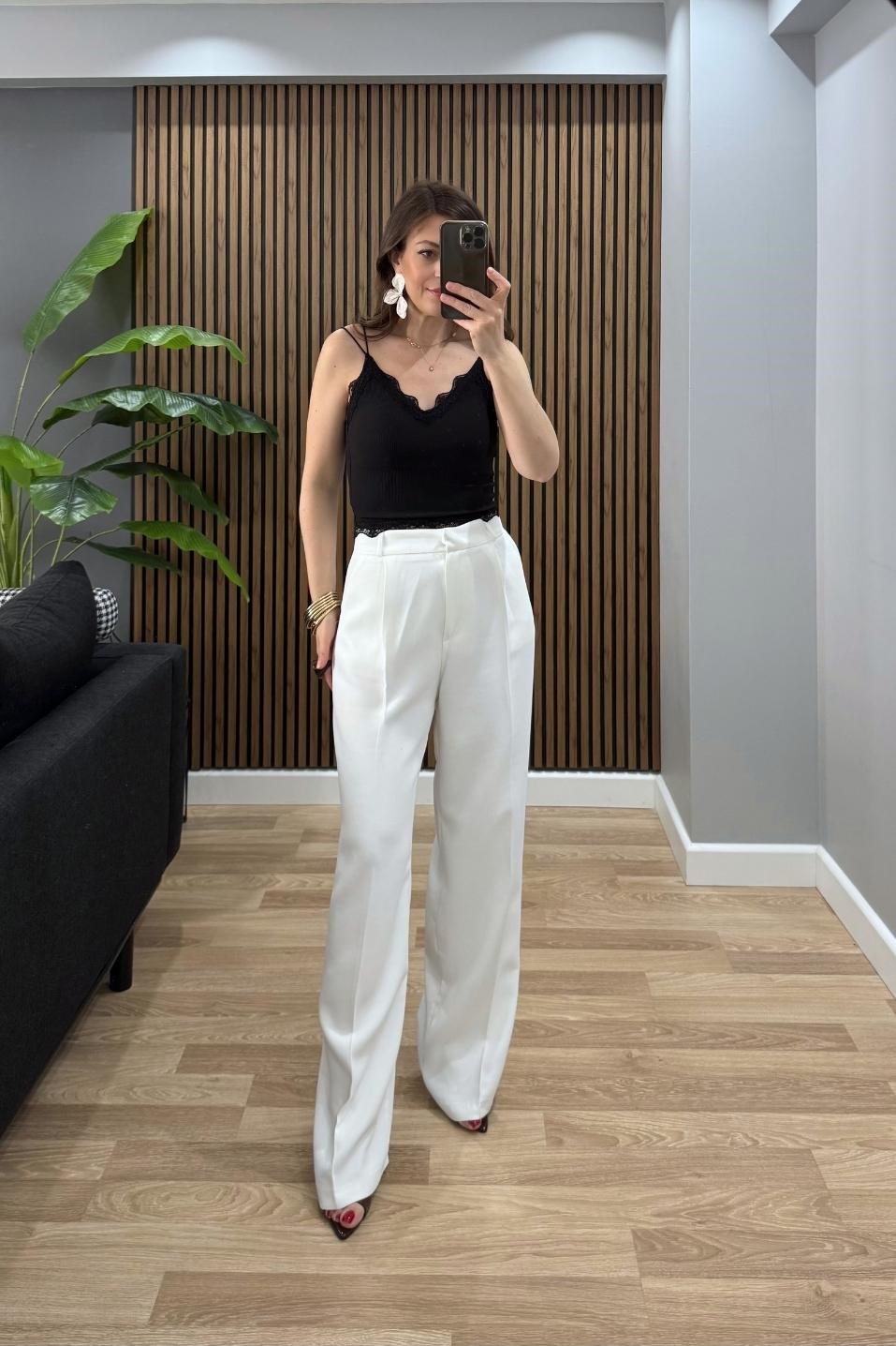 İp Askılı Dantel Detaylı Crop Bluz Siyah